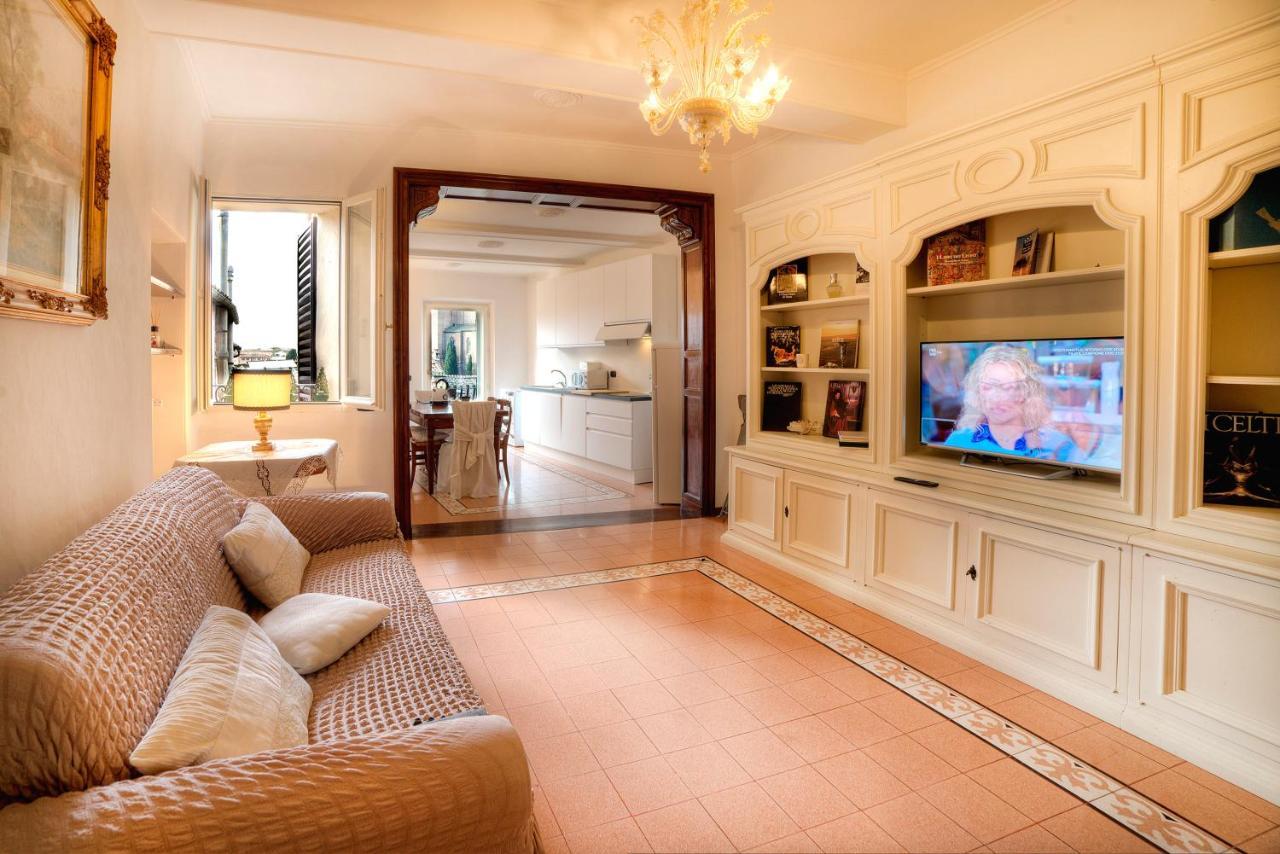 Dama Charming Apartment 100M From Piazza Del Campo Siena Bagian luar foto